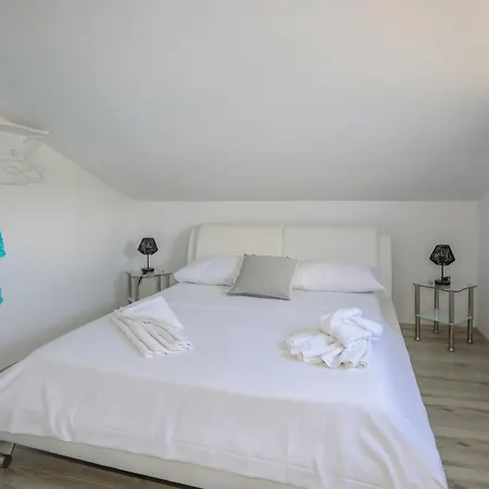 Island Breeze M - Zf Hvar