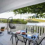 Island Breeze M - Zf Hvar *