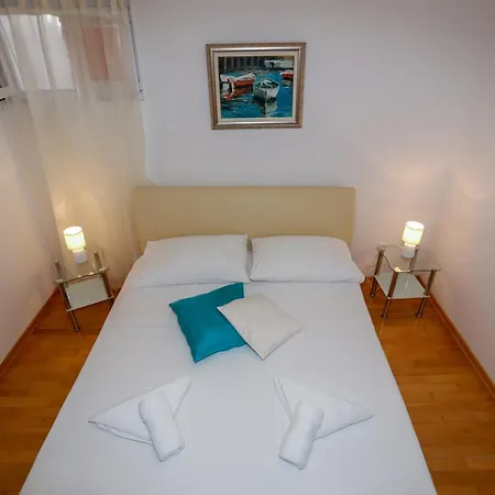 Island Breeze M Hvar Town