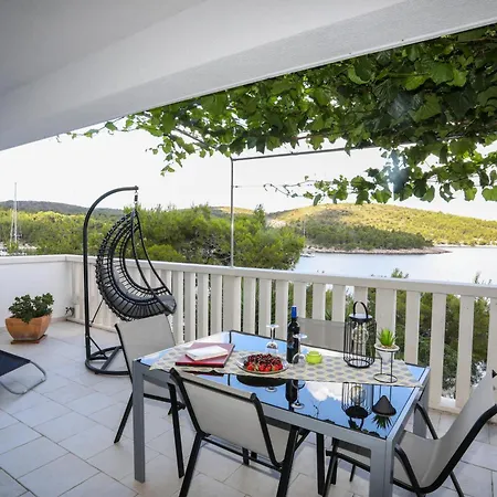 Island Breeze M - Zf Hvar *