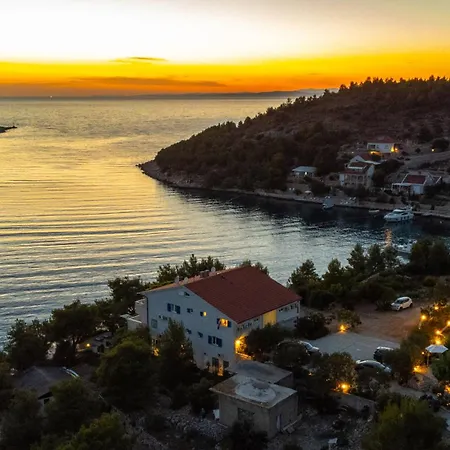 Island Breeze M - Zf Hvar *