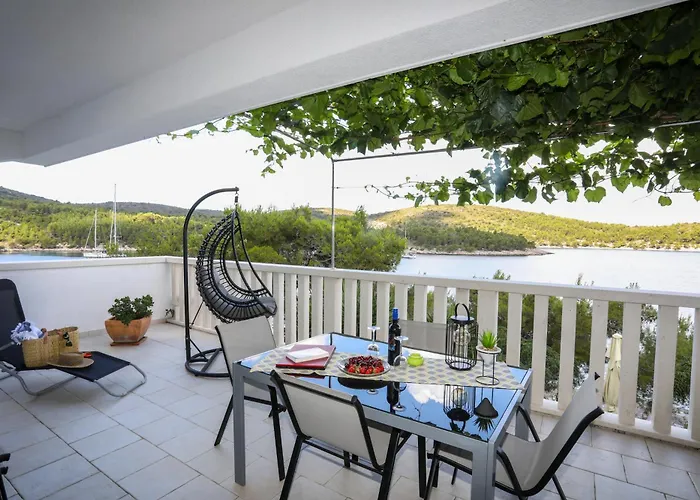 Island Breeze M - Zf Hvar *