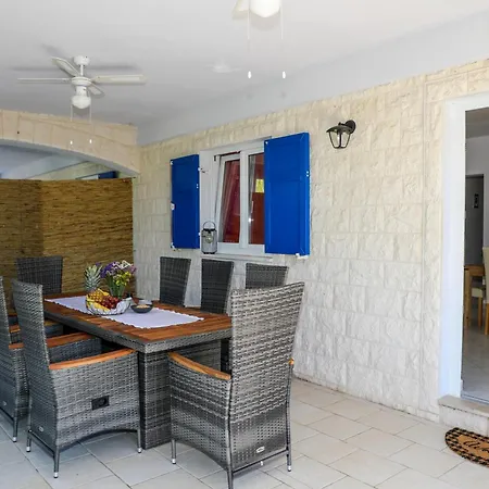 Island Breeze M Apartamento *